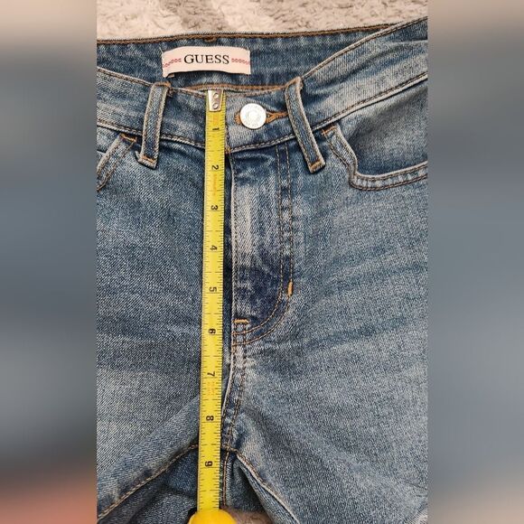 Guess Medium Wash Jean Short Size 24 - Picture 2 of 7